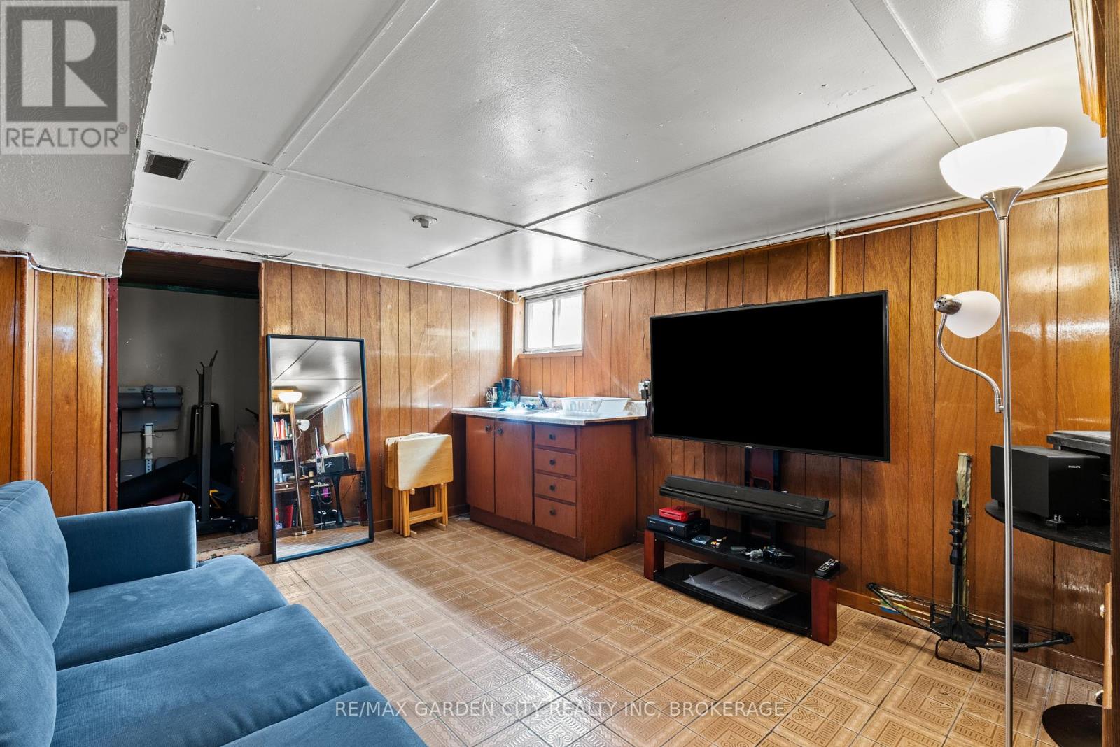 36 ROSE AVENUE - 22