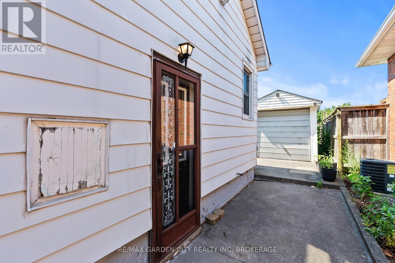 36 ROSE AVENUE - 24