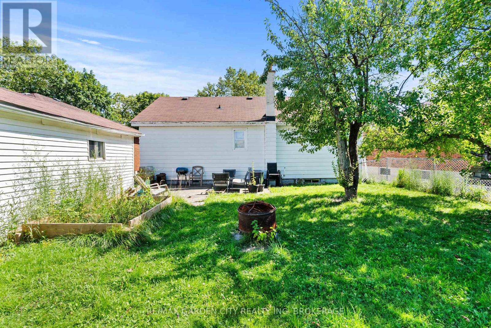 36 ROSE AVENUE - 27