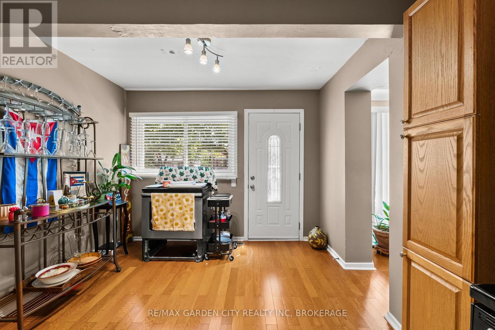 36 ROSE AVENUE - 5