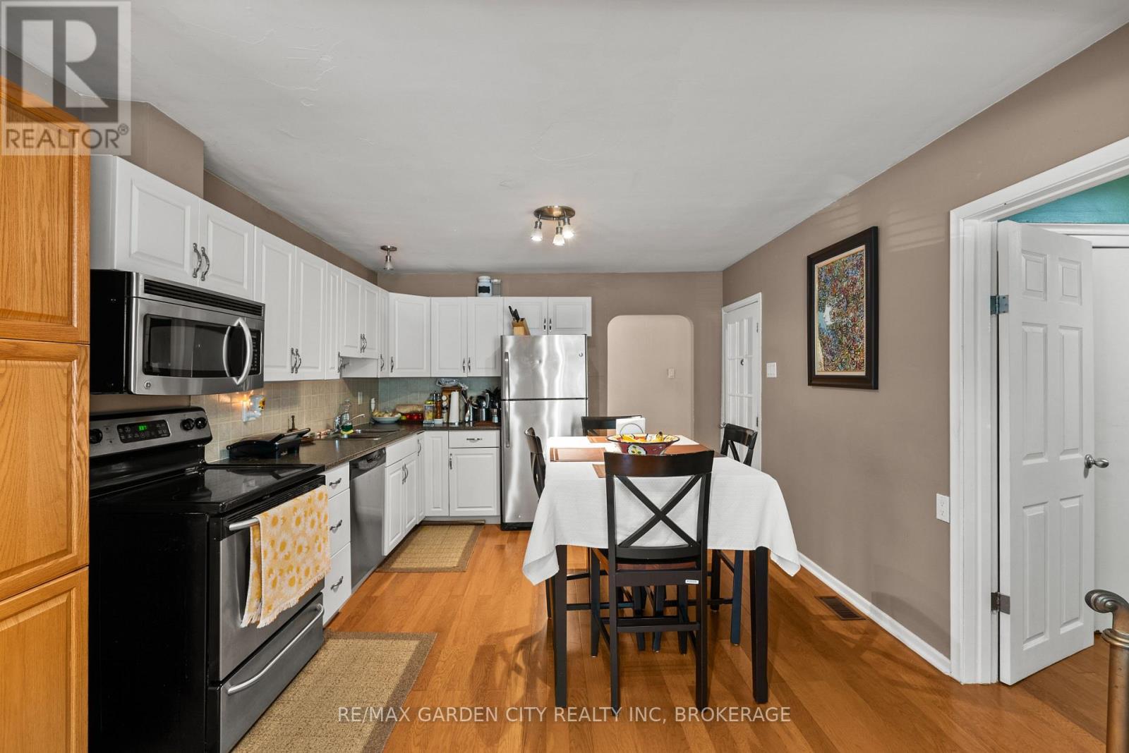 36 ROSE AVENUE - 7