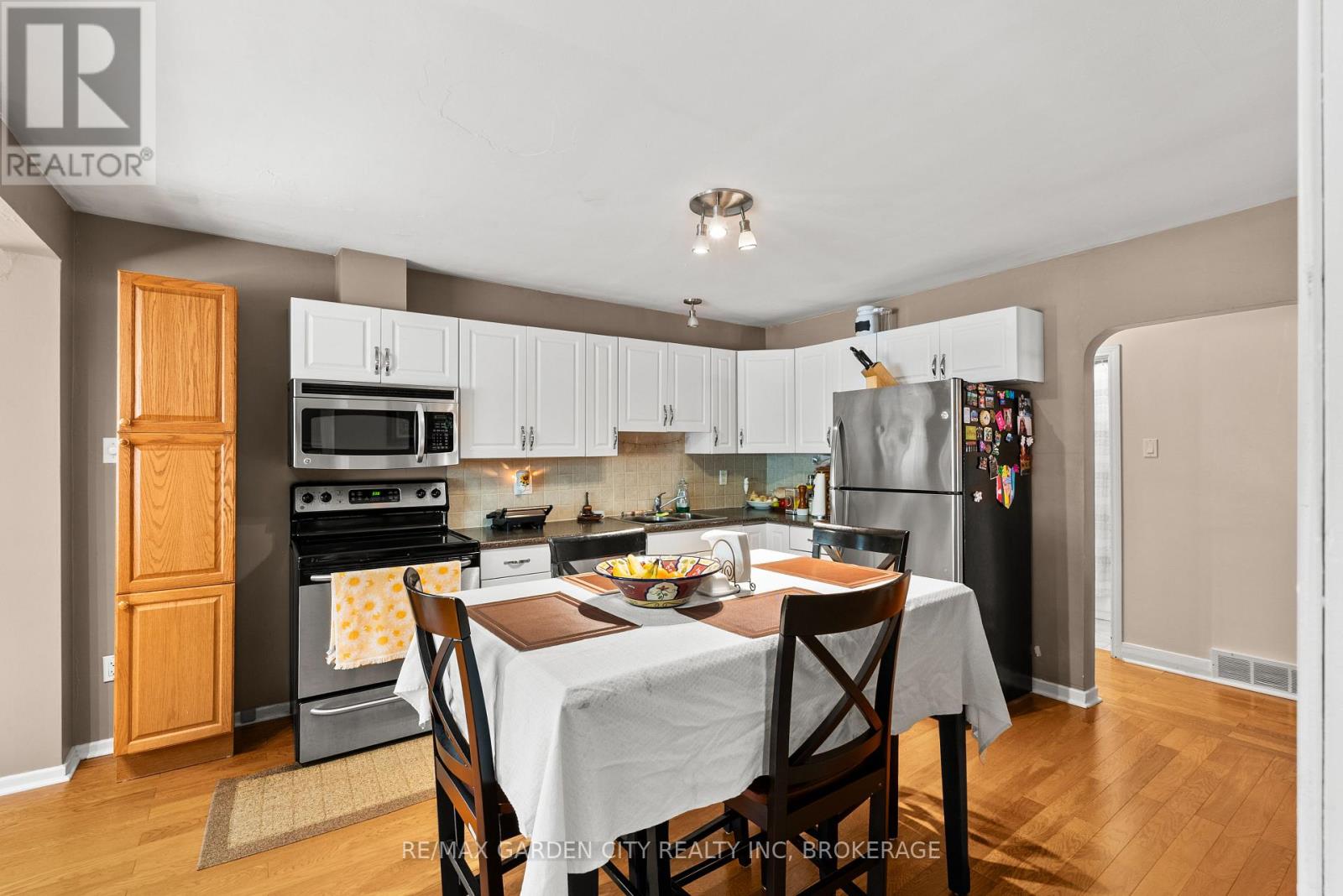 36 ROSE AVENUE - 8