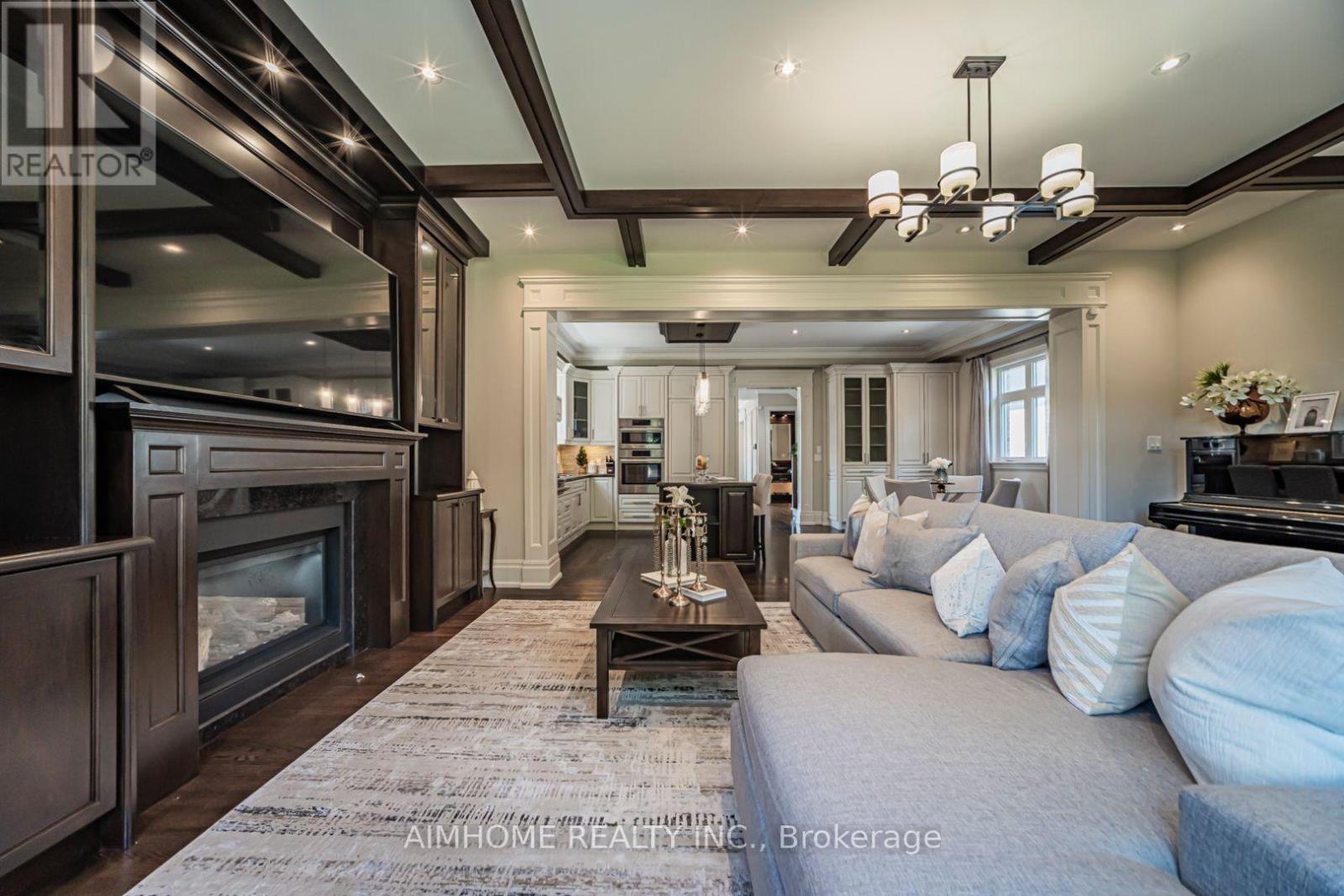 212 HOLLYWOOD AVENUE - 15