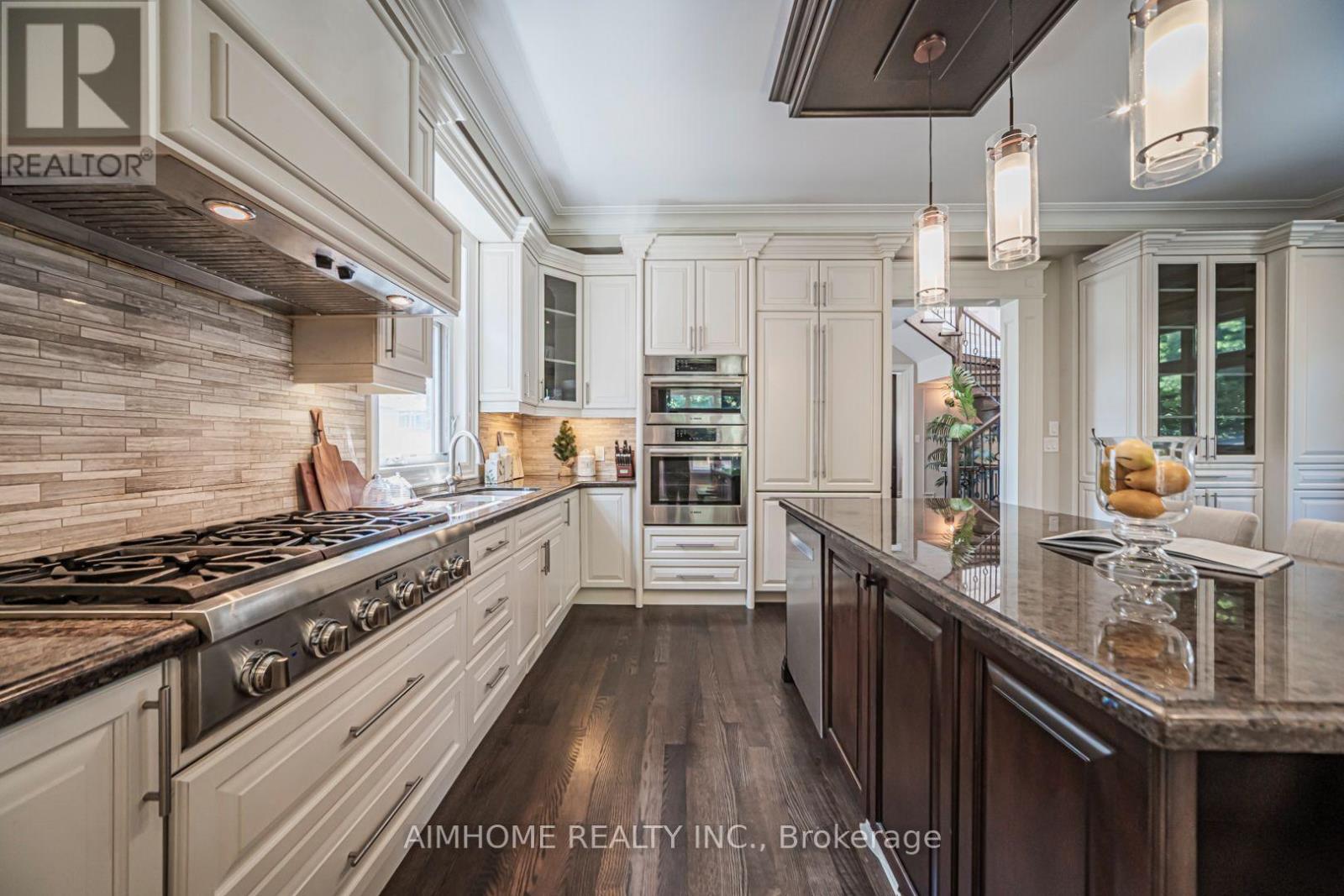 212 HOLLYWOOD AVENUE - 23