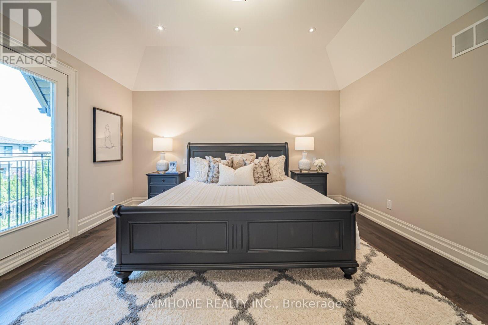 212 HOLLYWOOD AVENUE - 28