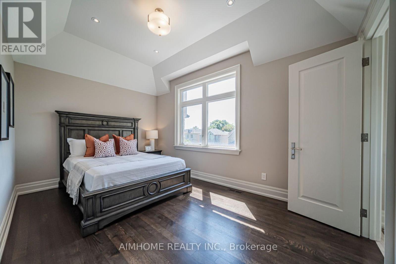 212 HOLLYWOOD AVENUE - 33