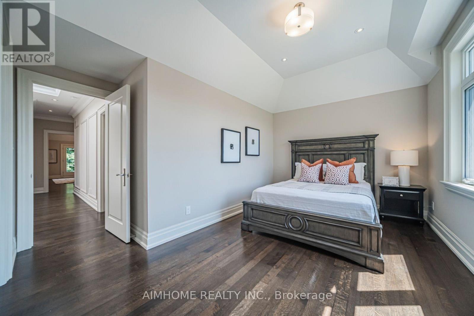 212 HOLLYWOOD AVENUE - 34