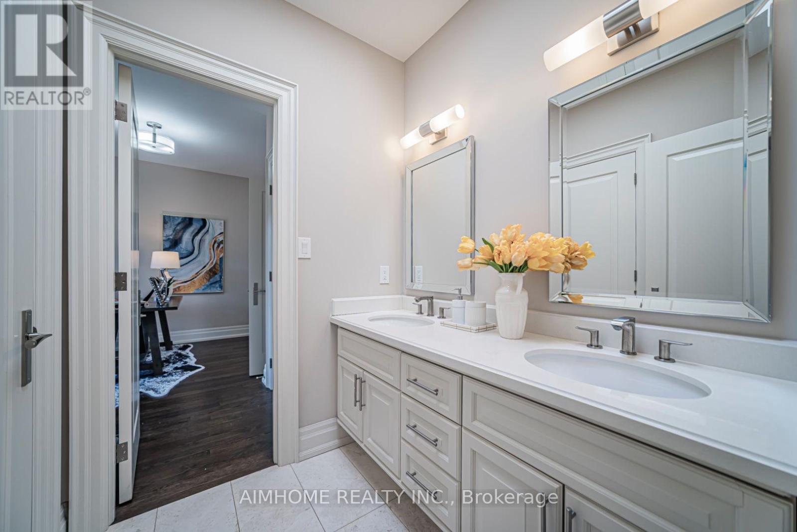 212 HOLLYWOOD AVENUE - 38