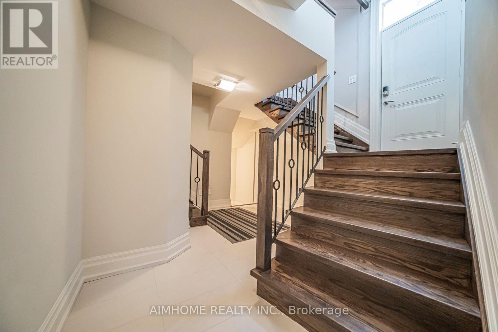 212 HOLLYWOOD AVENUE - 44