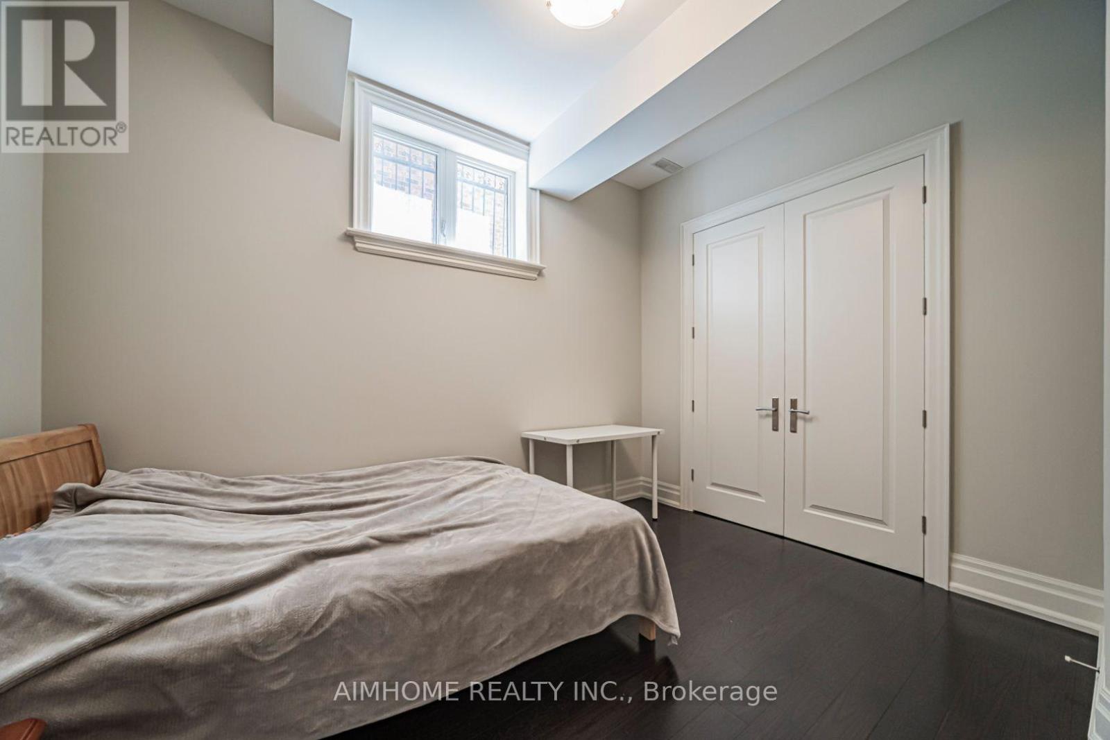 212 HOLLYWOOD AVENUE - 45