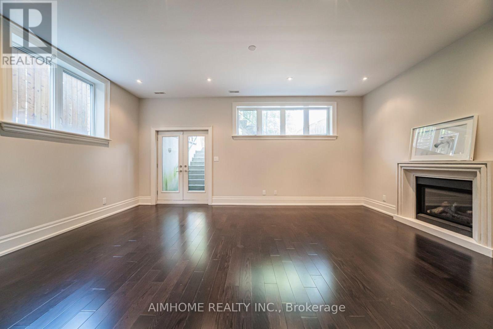 212 HOLLYWOOD AVENUE - 47