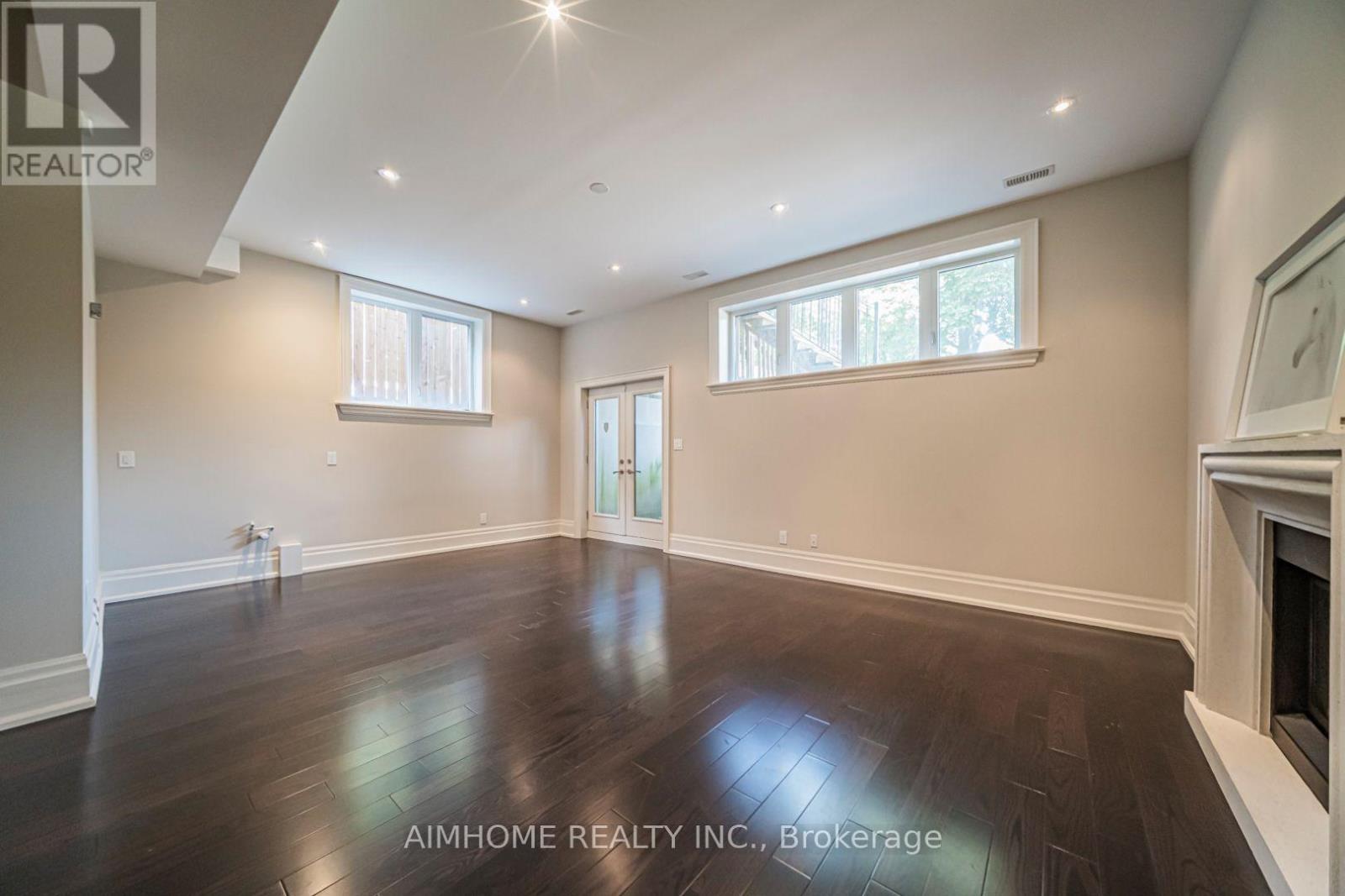212 HOLLYWOOD AVENUE - 48