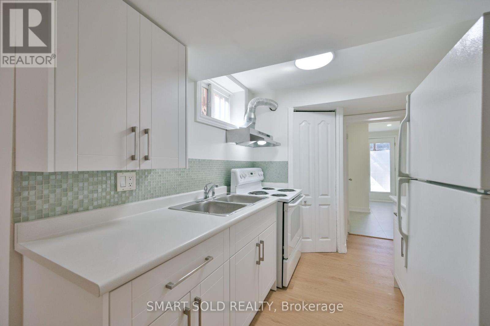 158 YORK MILLS ROAD - Image 32
