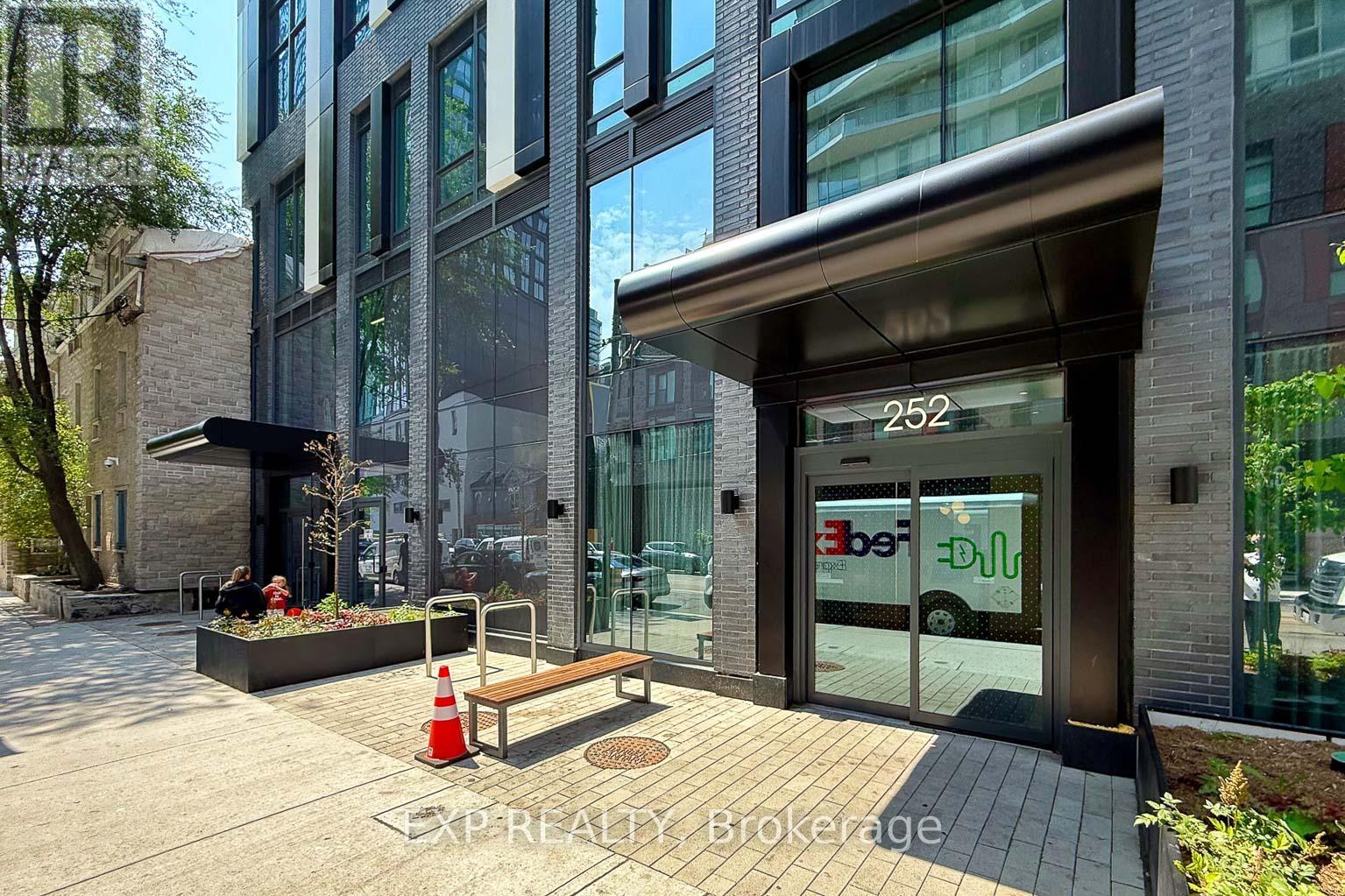 #5012 252 CHURCH STREET - 2