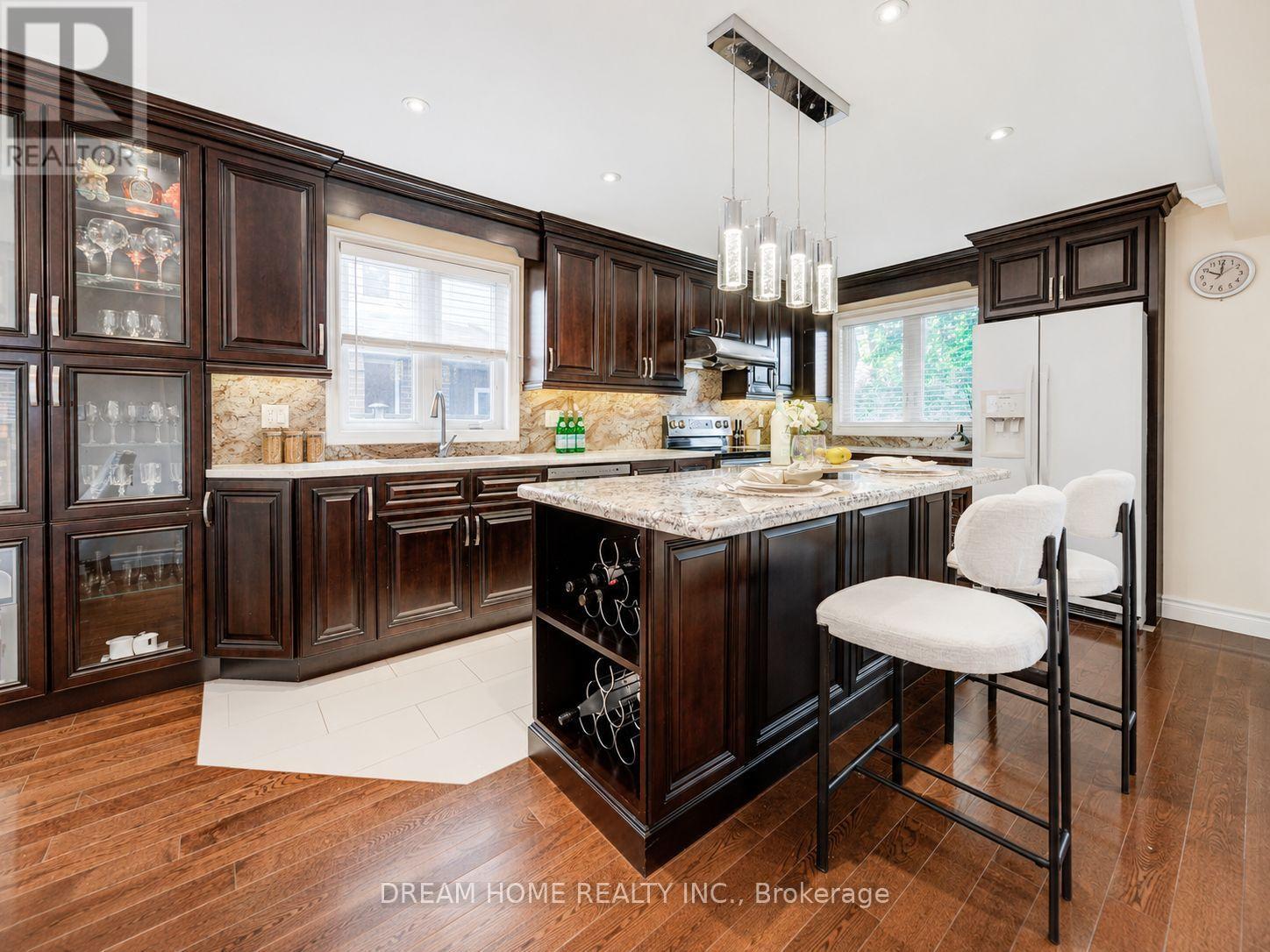 811 HUNTINGWOOD DRIVE - 21