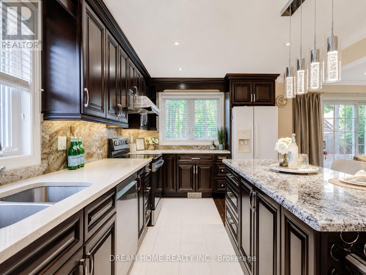 811 HUNTINGWOOD DRIVE - 22