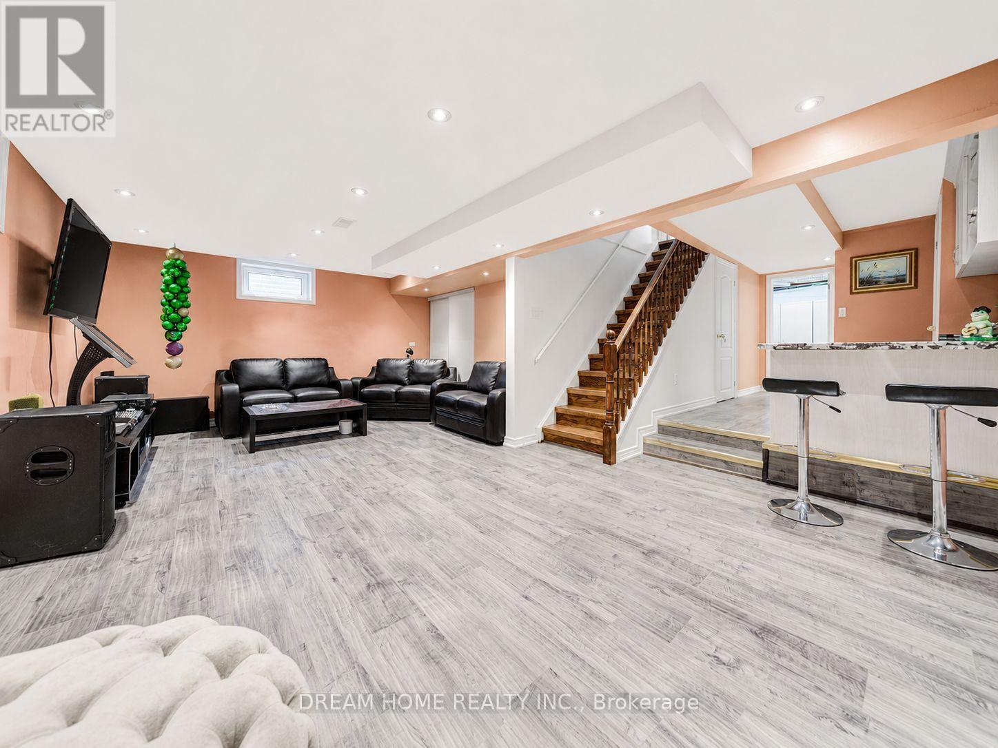 811 HUNTINGWOOD DRIVE - 40