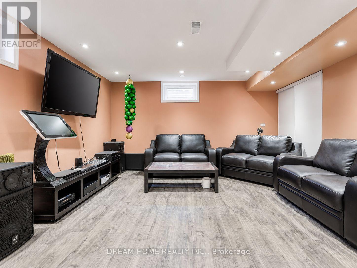 811 HUNTINGWOOD DRIVE - 41