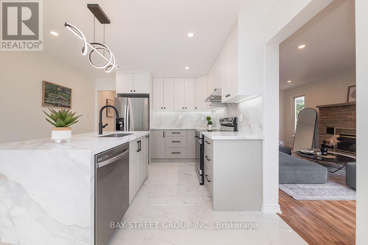 338 PRINCE OF WALES DRIVE - 11