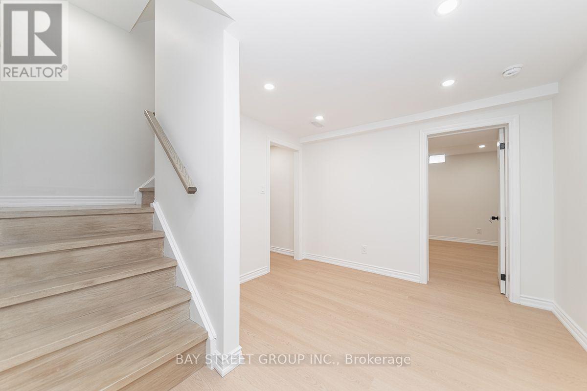 338 PRINCE OF WALES DRIVE - 31