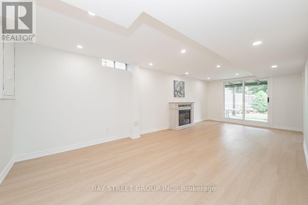 338 PRINCE OF WALES DRIVE - 32