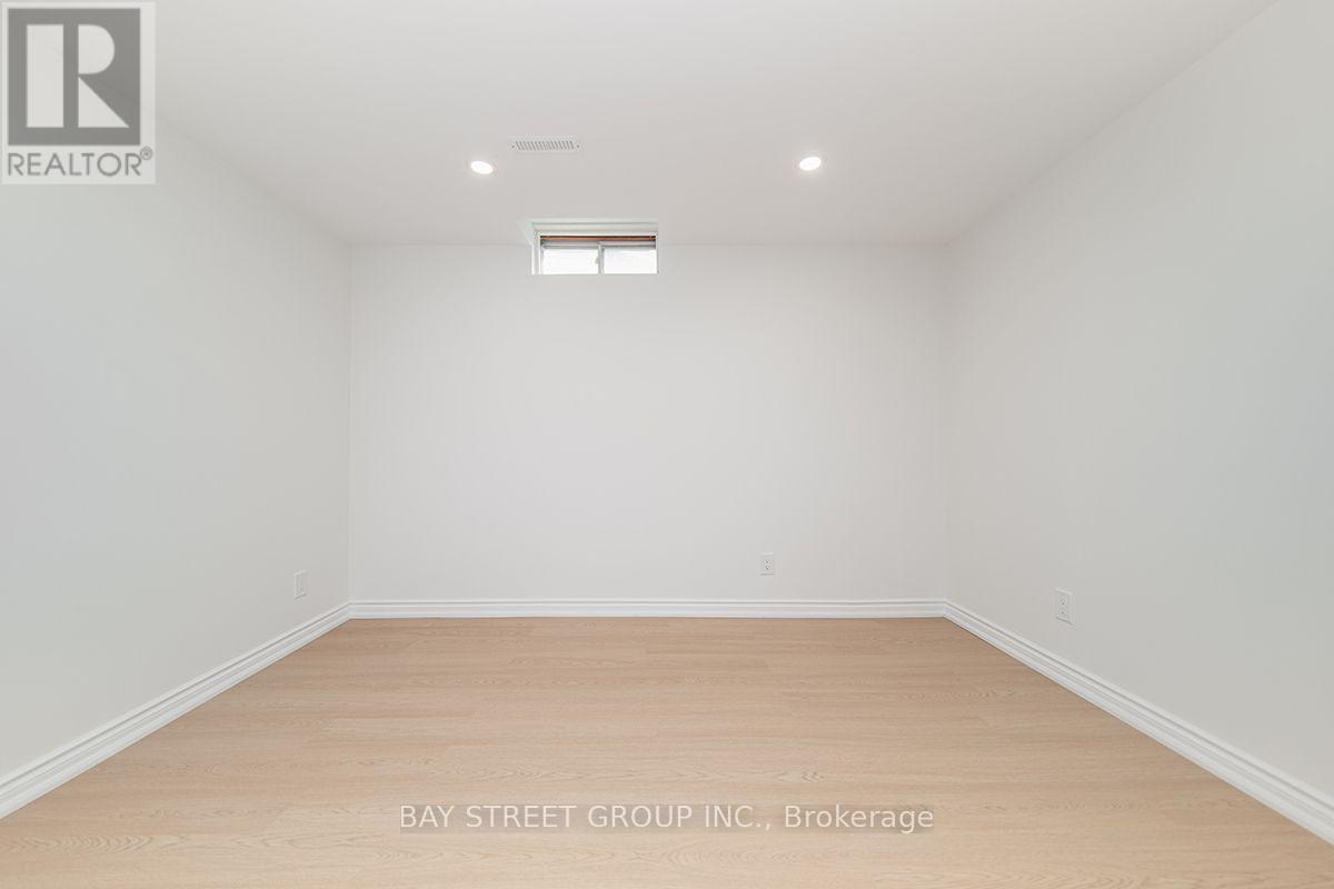338 PRINCE OF WALES DRIVE - 36