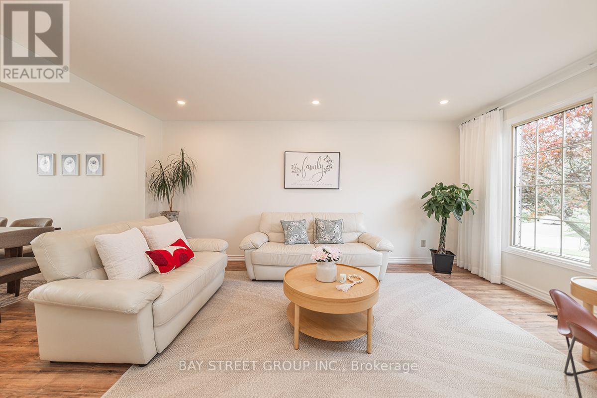 338 PRINCE OF WALES DRIVE - 4