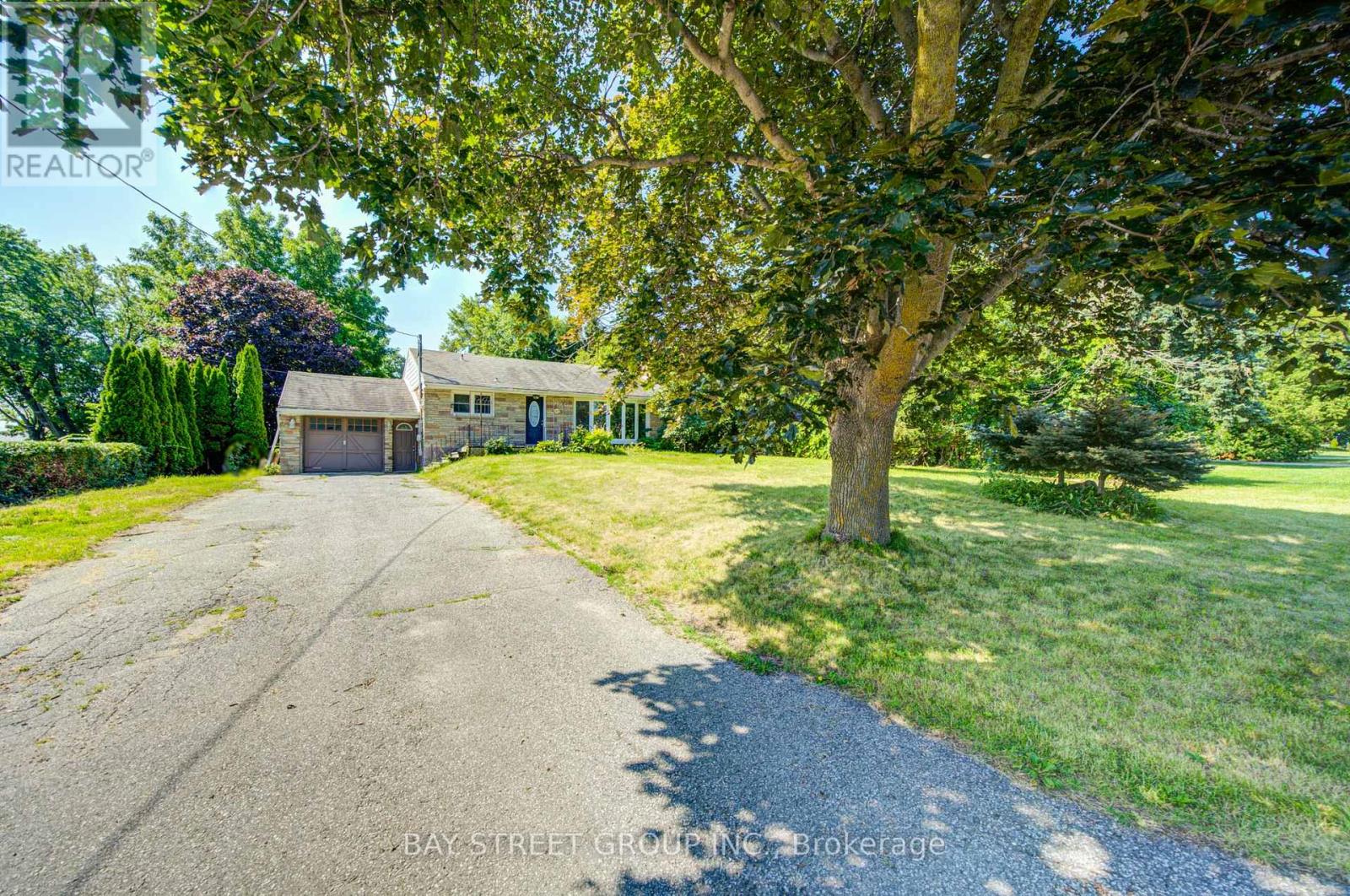 Photo of 1421 Old Green Lane