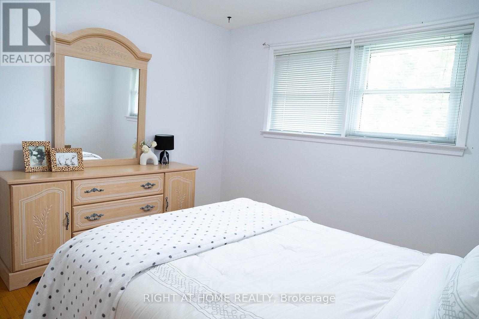 186 KING EDWARD AVENUE - 23