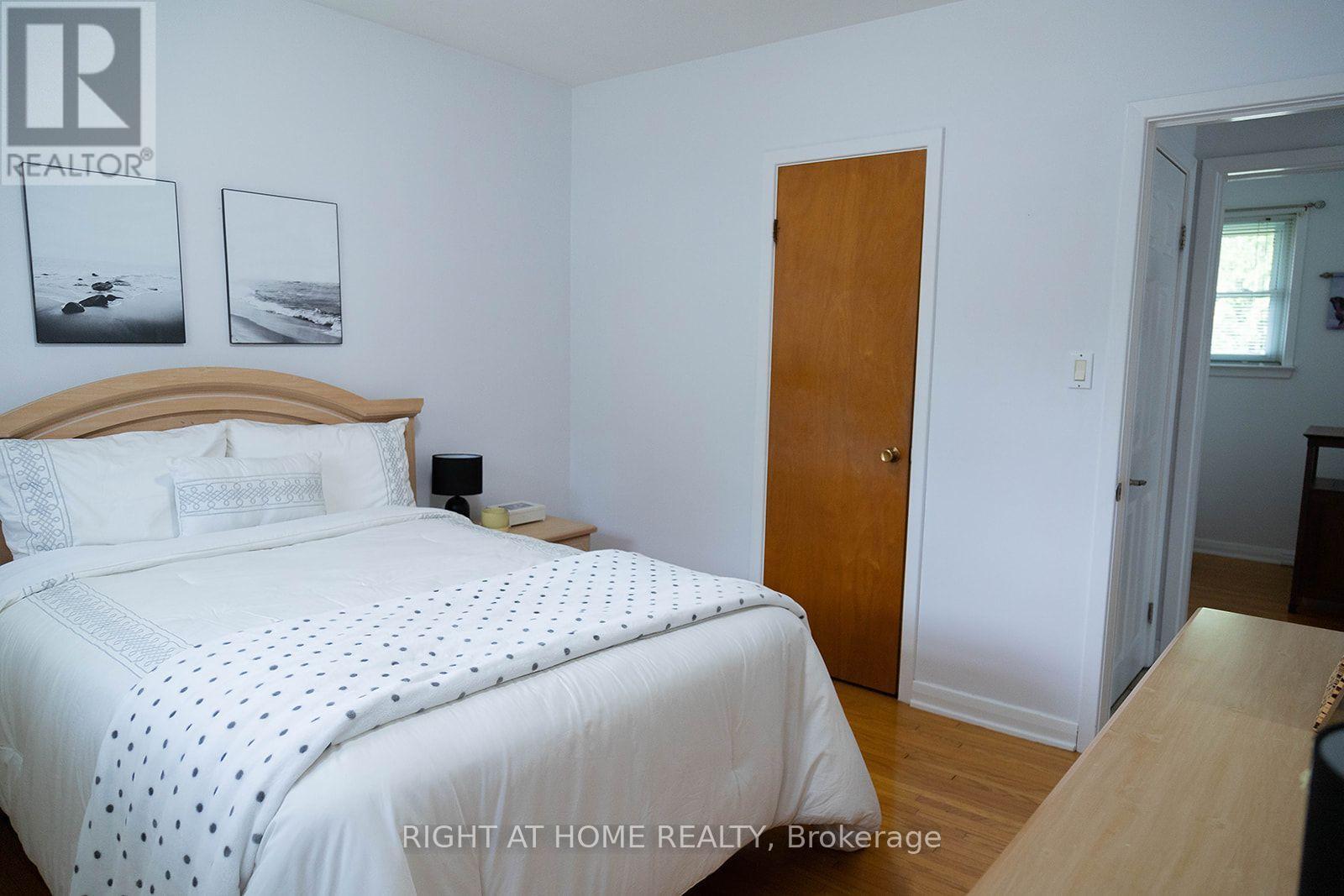 186 KING EDWARD AVENUE - 24
