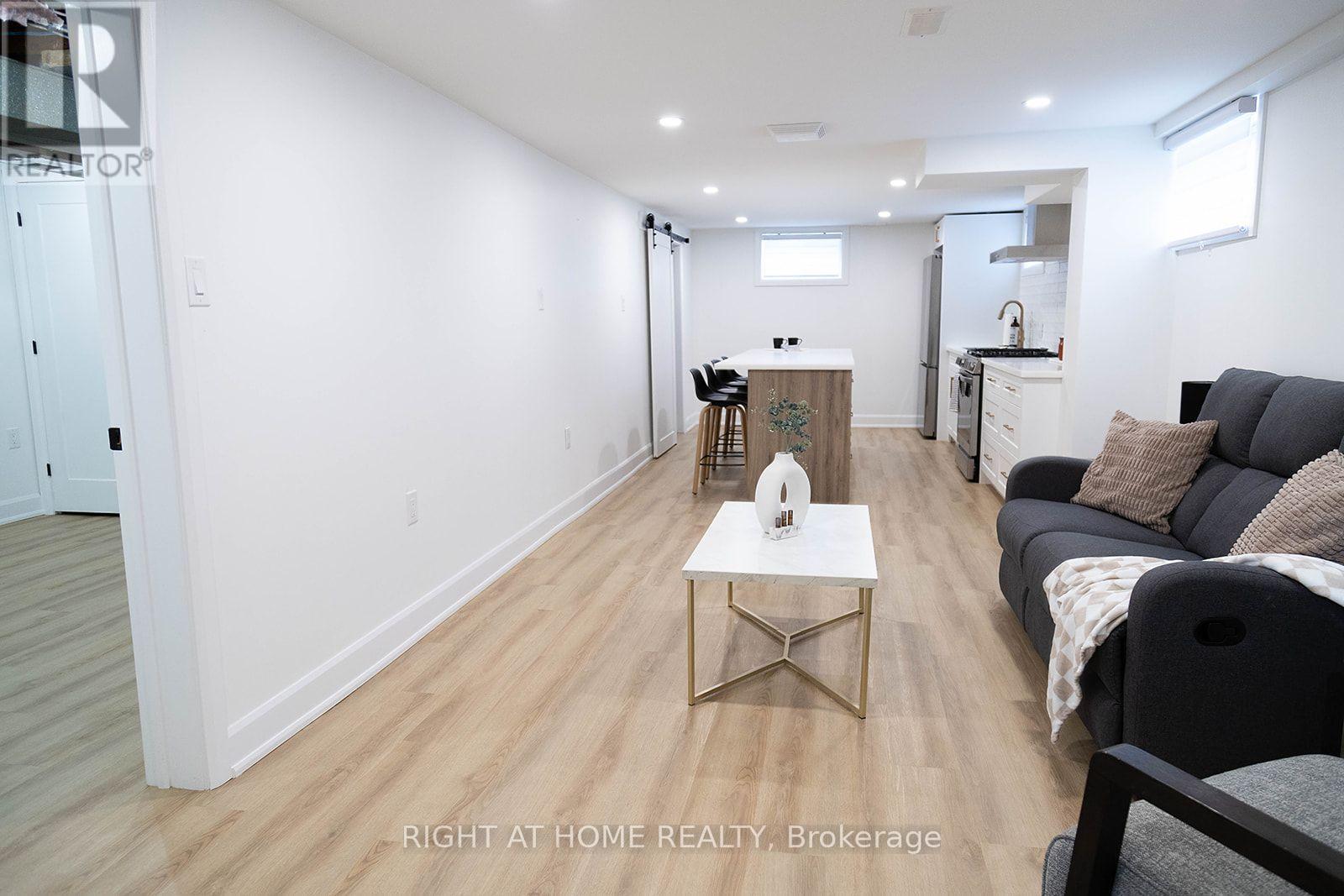 186 KING EDWARD AVENUE - 27