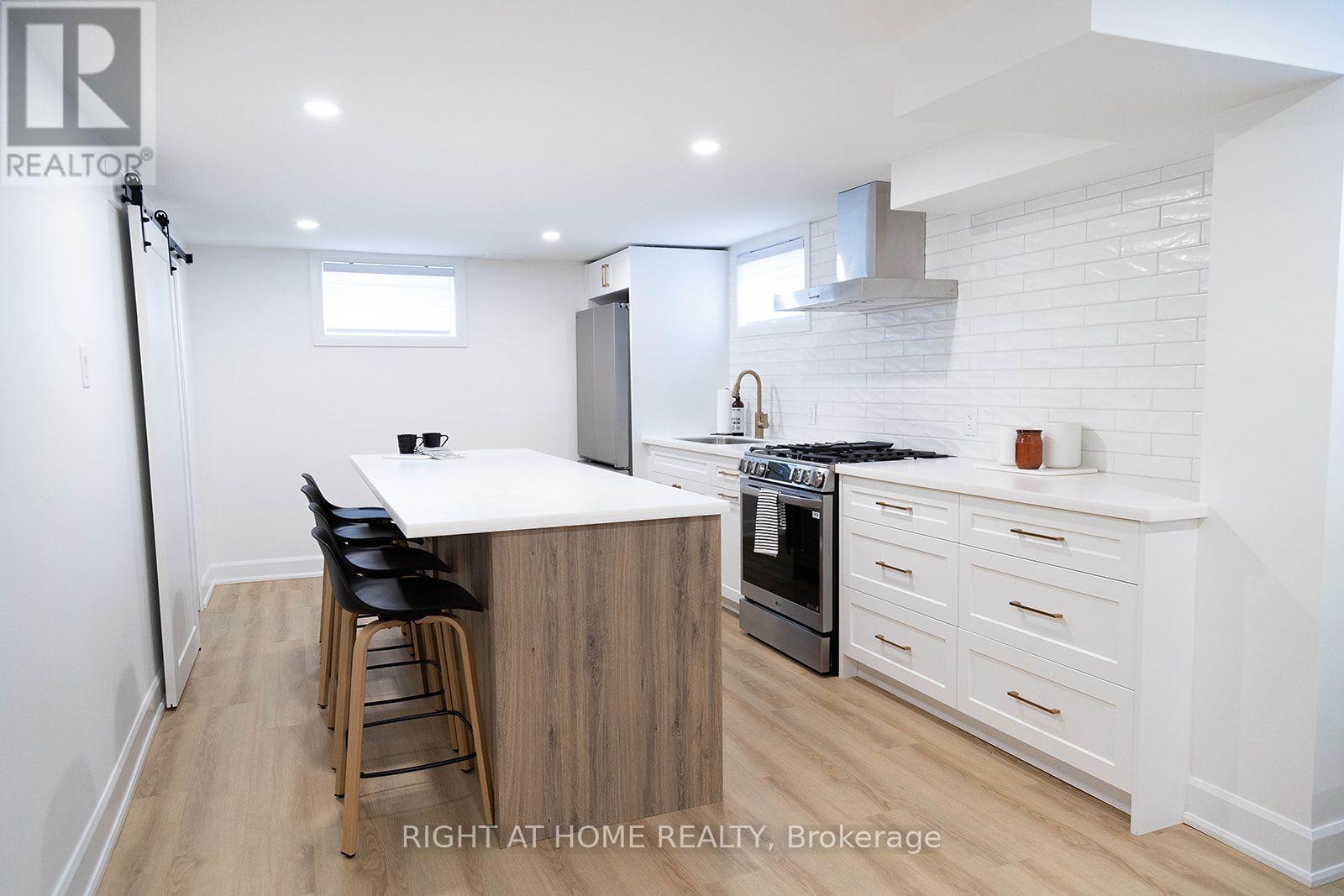 186 KING EDWARD AVENUE - 28