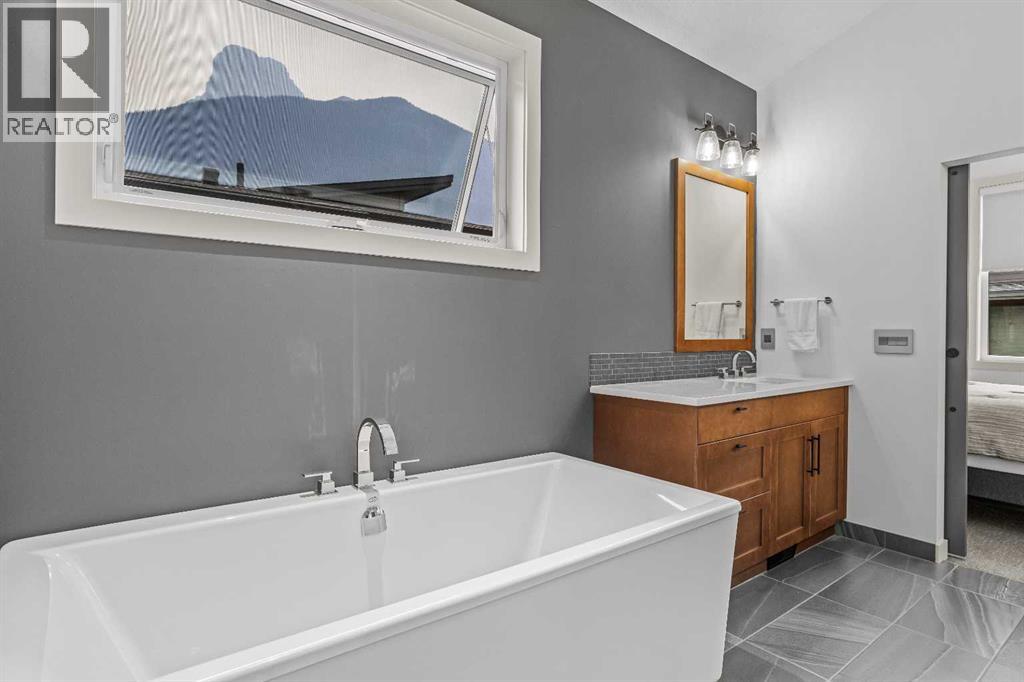 401 Stewart Creek Close - Image 24