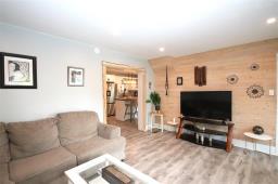 Living room - 15 2nd Avenue Nw, Carman, MB R0G0J0 Photo 6