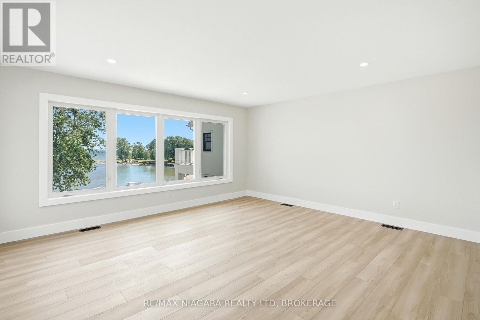 3561 YACHT HARBOUR ROAD - Image 24