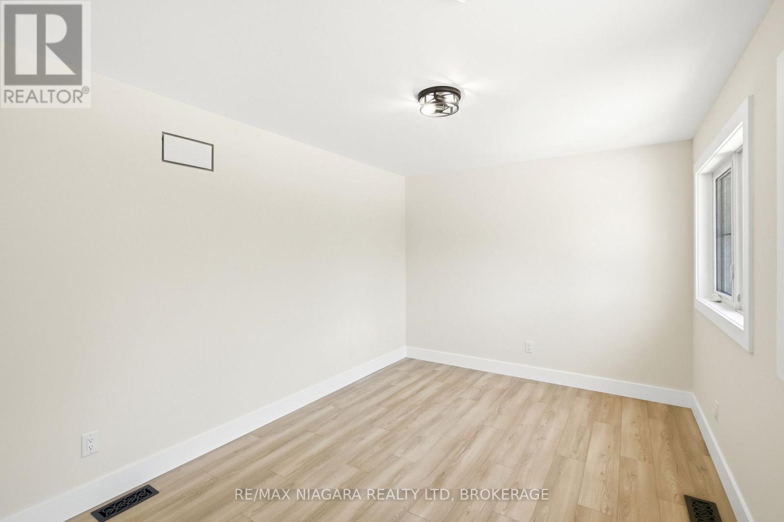 3561 YACHT HARBOUR ROAD - Image 30