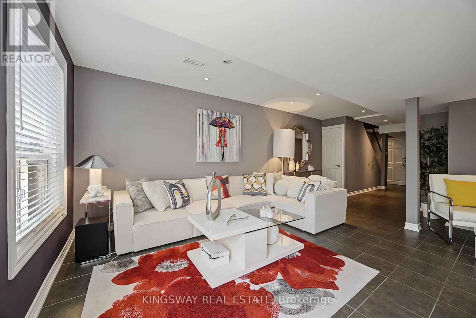 #11 218 PLAINS ROAD E - 19