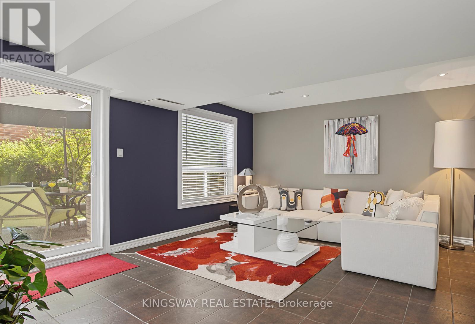 #11 218 PLAINS ROAD E - 21