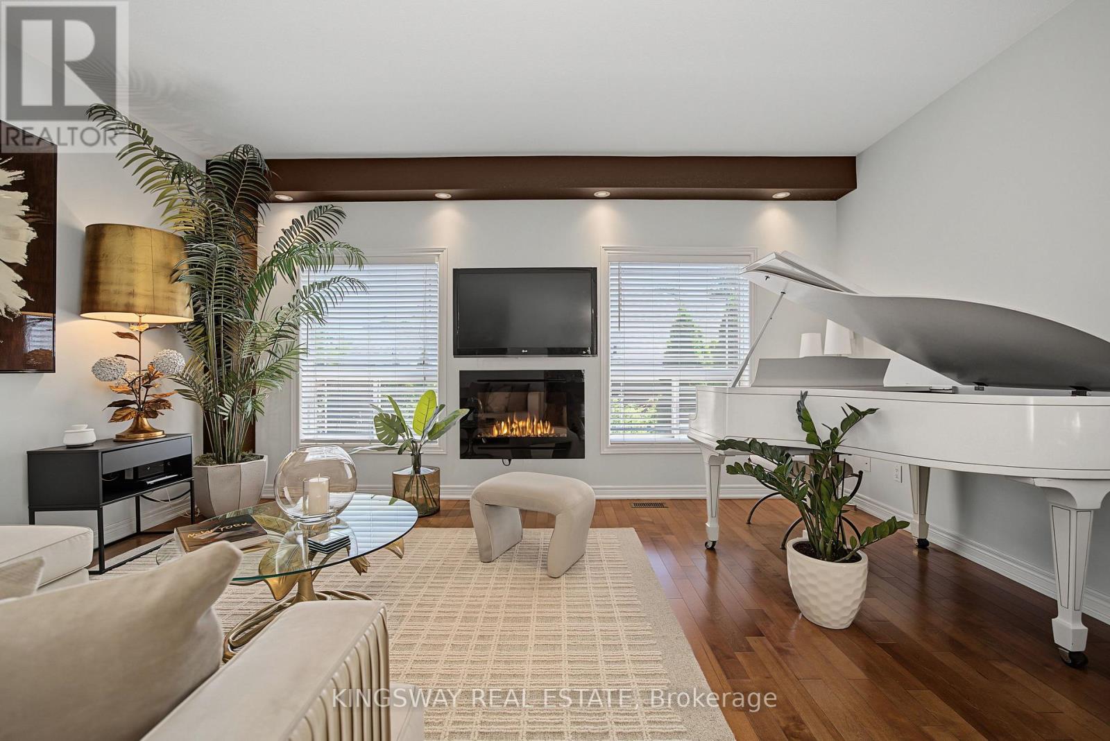 #11 218 PLAINS ROAD E - 3