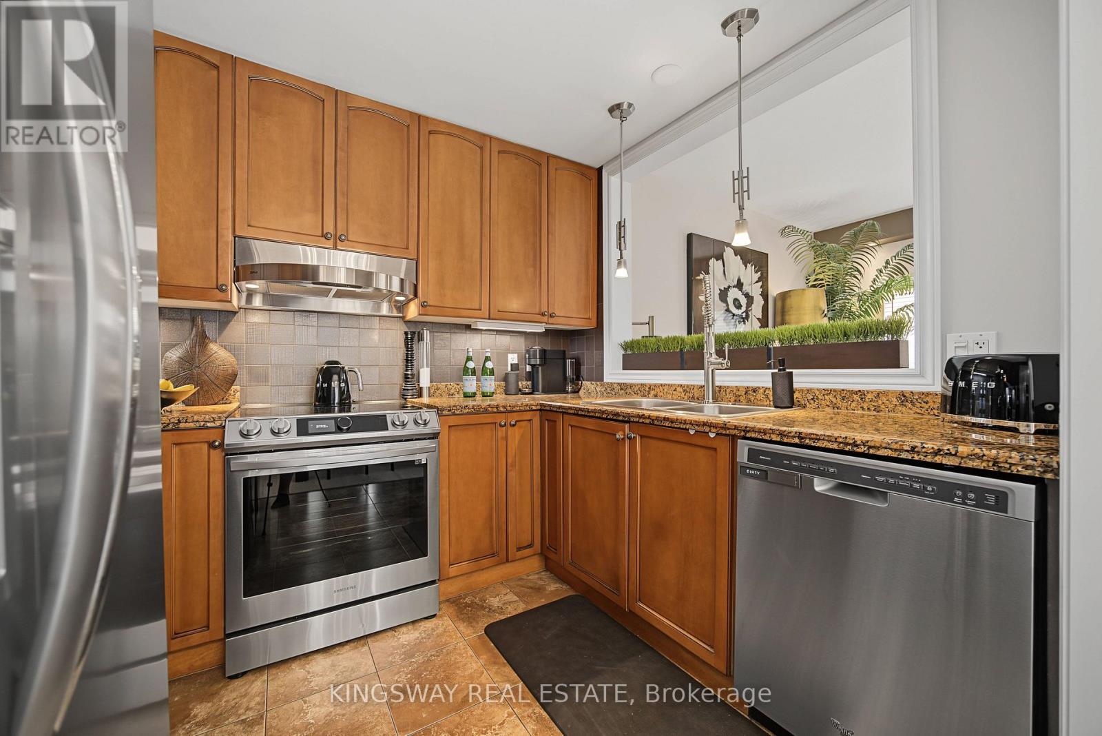 #11 218 PLAINS ROAD E - 9