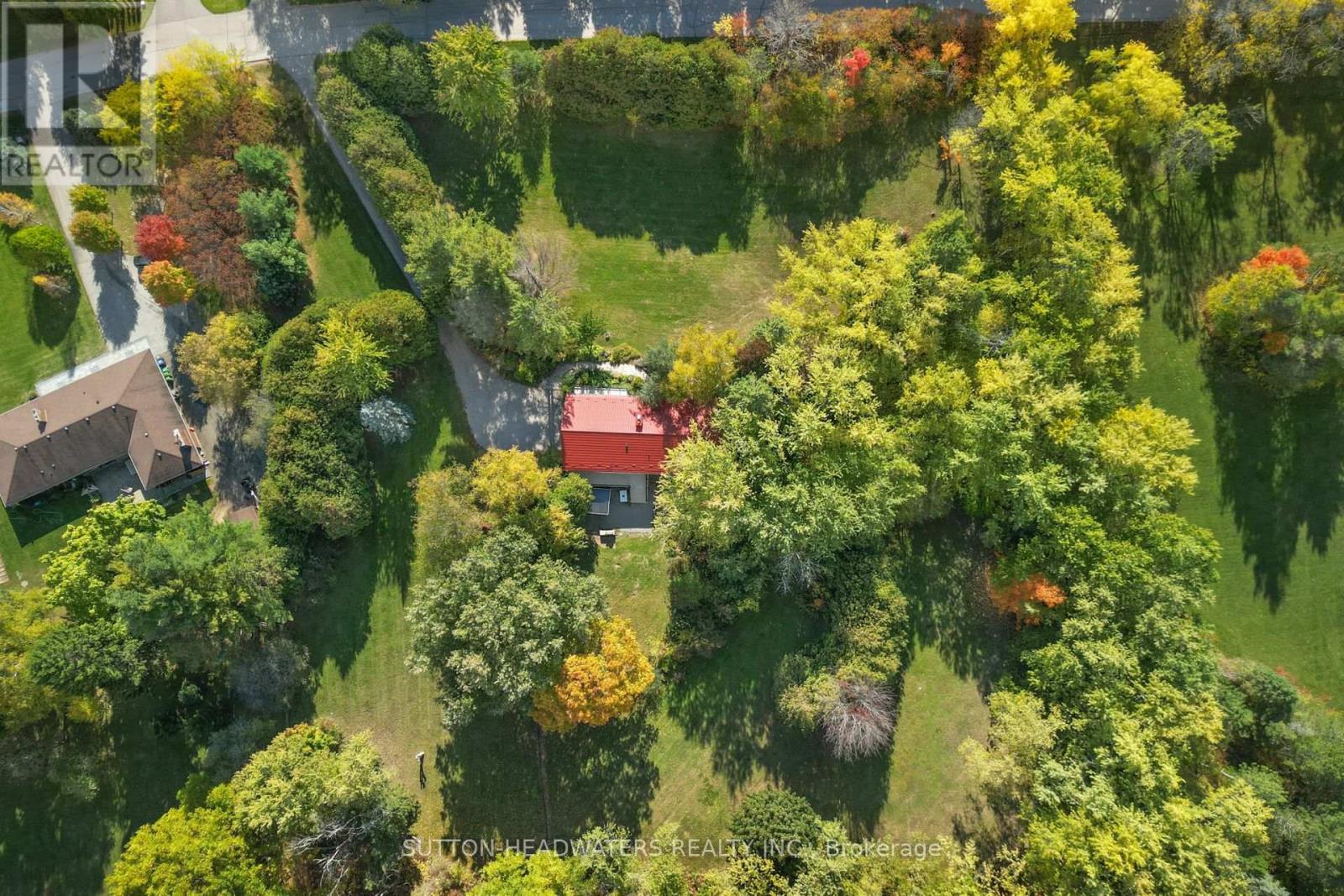 5 CEDAR DRIVE - 33
