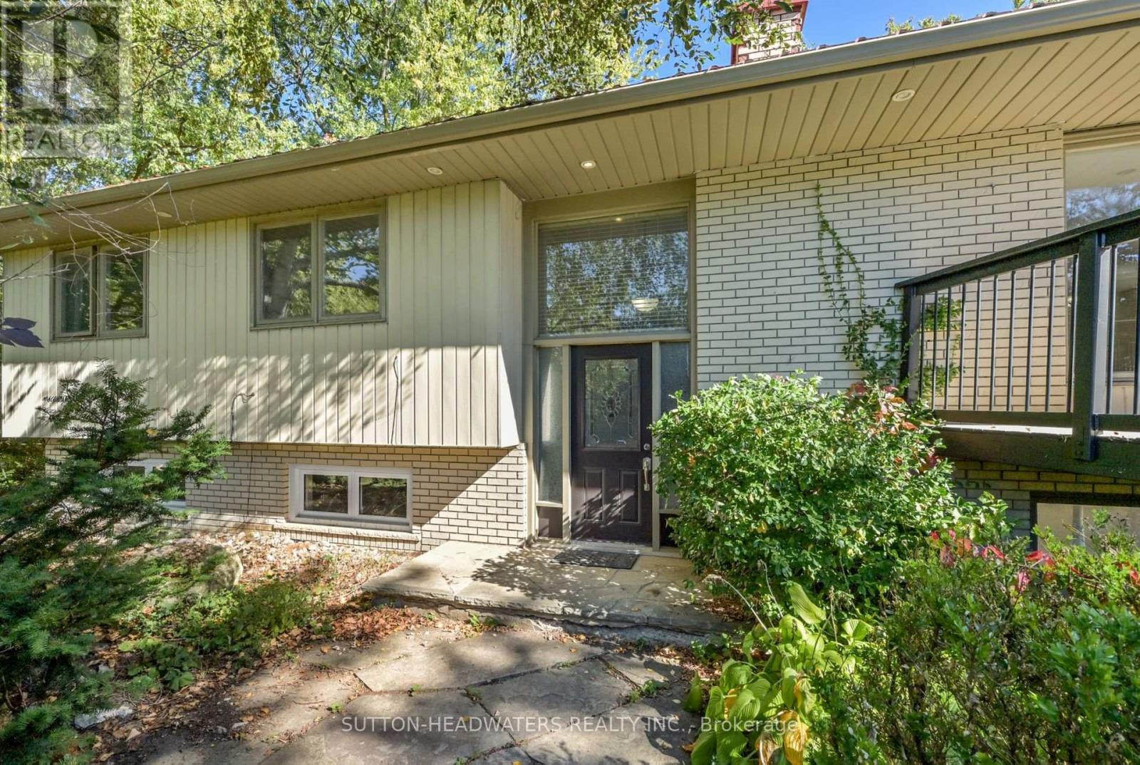 5 CEDAR DRIVE - 35