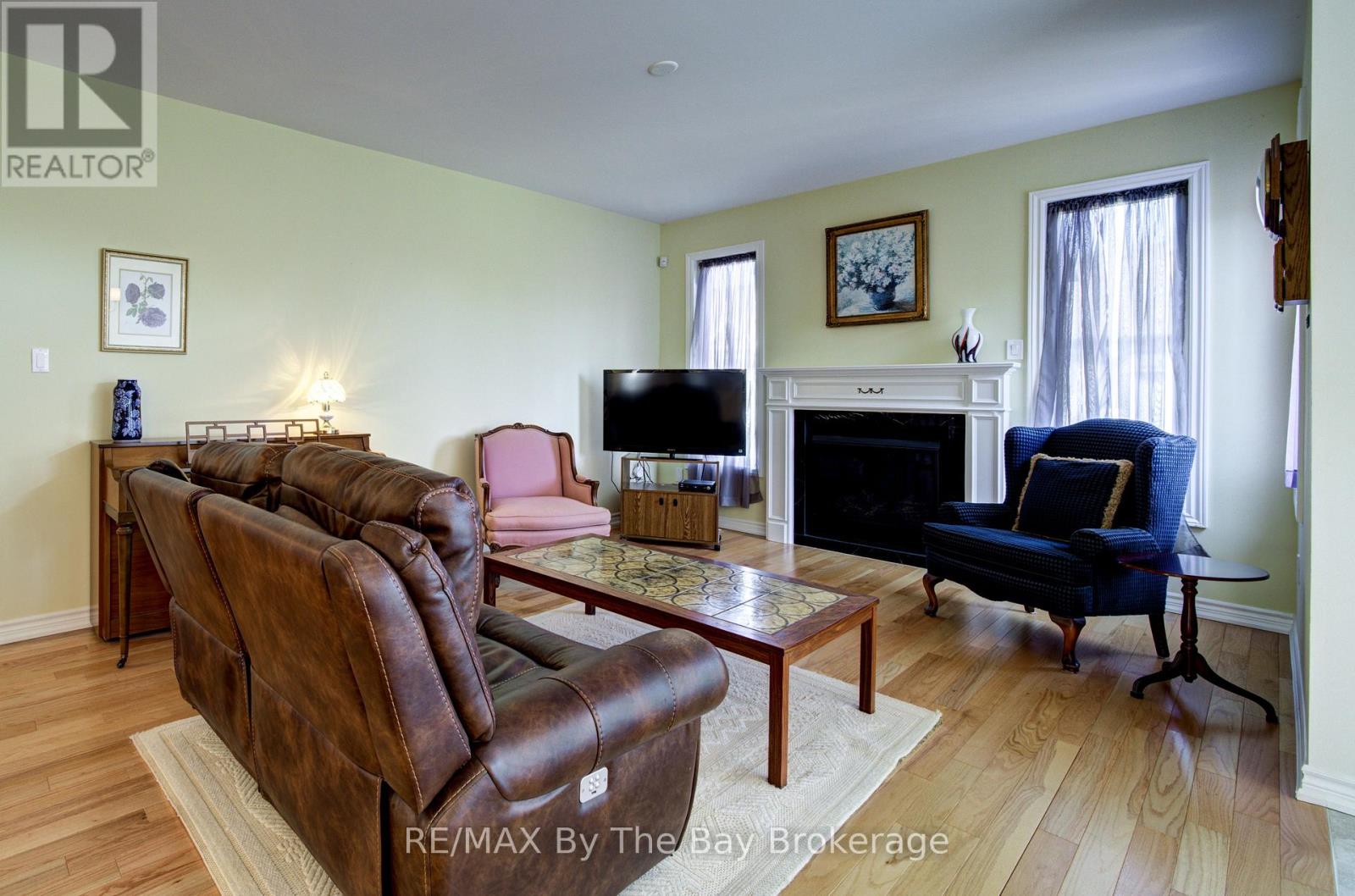 30 ALLEGRA DRIVE - 17
