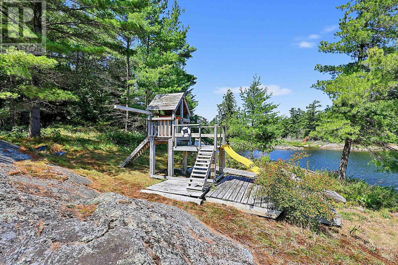 B207 LOT 26 ISLAND - 19