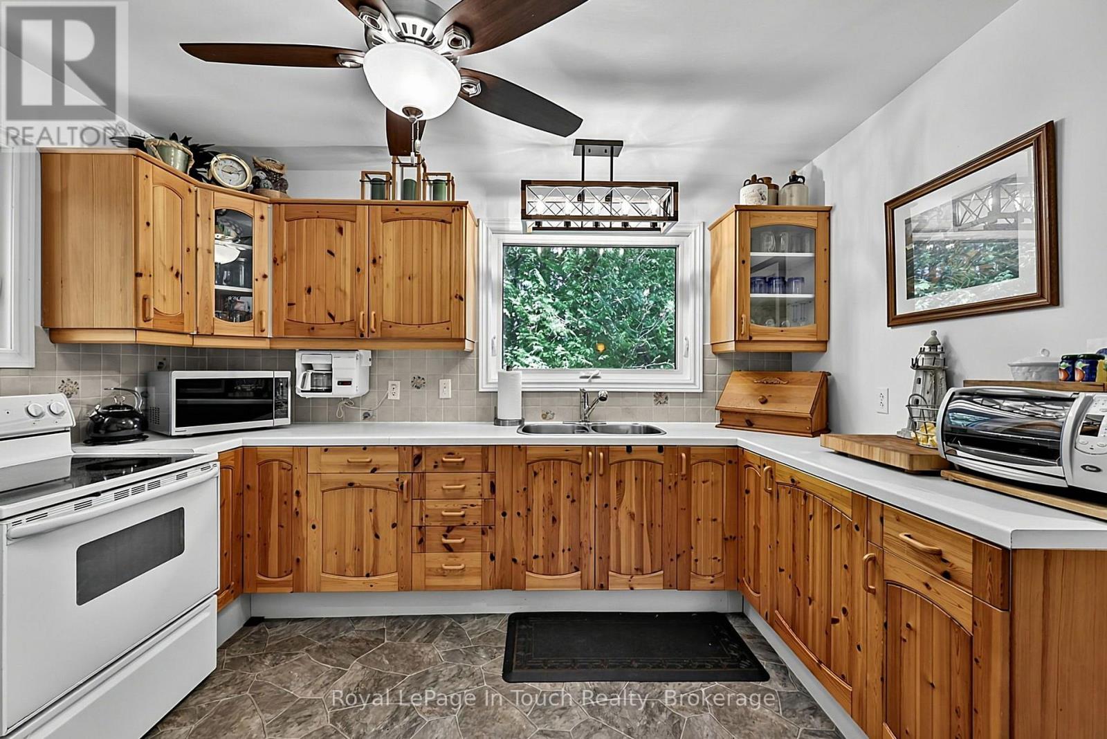 B207 LOT 26 ISLAND - 41