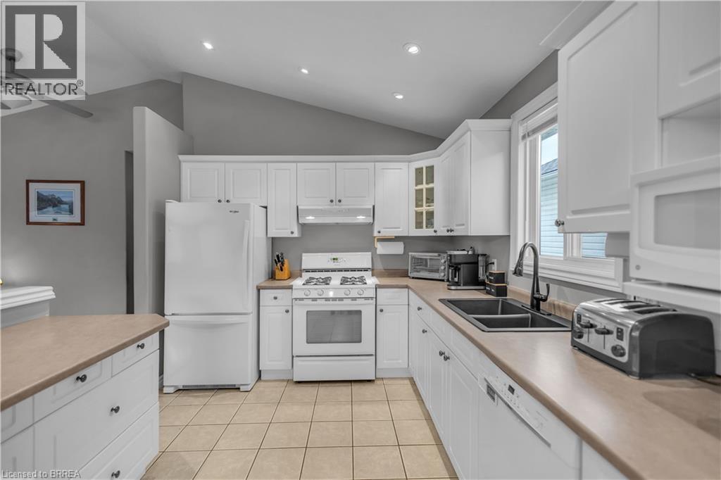 5 PASSMORE Court - 7