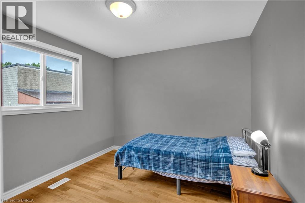 5 PASSMORE Court - 12