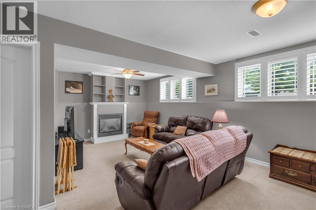 5 PASSMORE Court - 16
