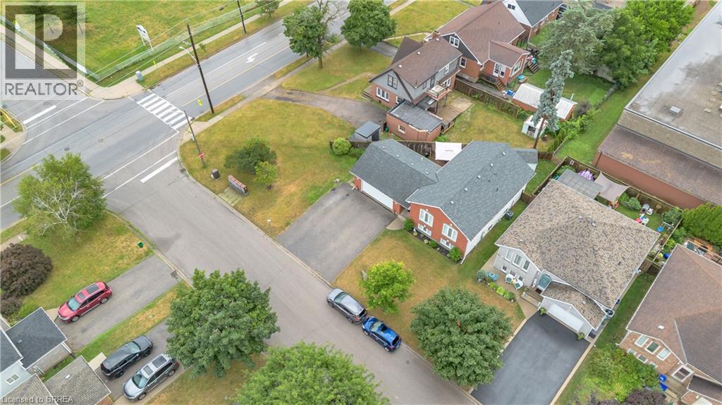 5 PASSMORE Court - 35