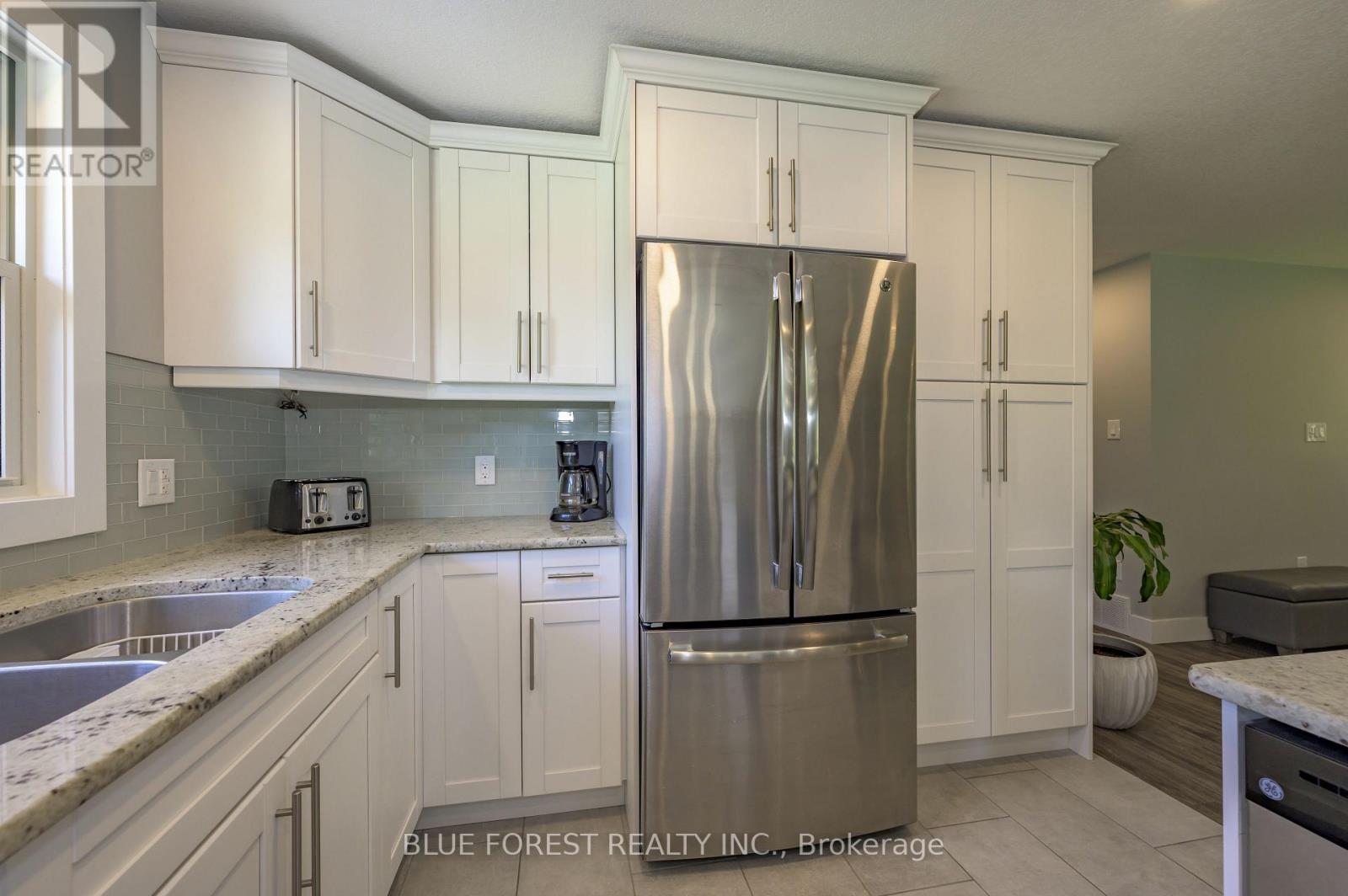 966 GLENBANNER ROAD - 11